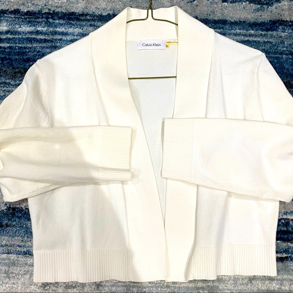 Calvin klien cardigan in small size.